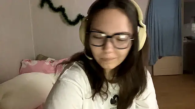 Snapshot of KerriMcbreen chatting on January 7, 2026, 3:22 am KerriMcbreen online show from January 7, 2026, 3:22 am