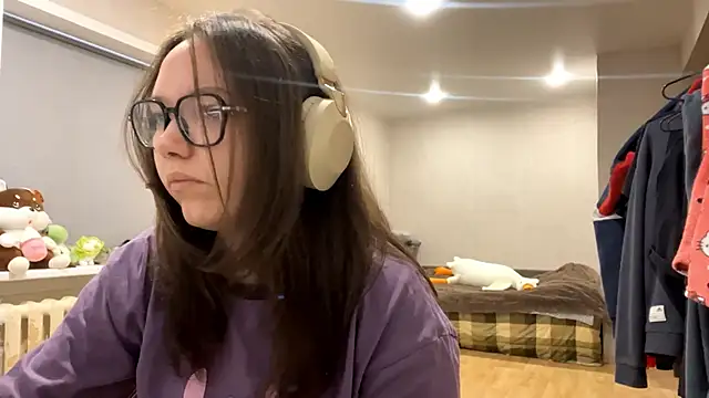 Snapshot of KerriMcbreen chatting on December 17, 2025, 3:11 am KerriMcbreen online show from December 17, 2025, 3:11 am