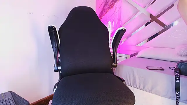 Isa Villaa online show from March 25, 2026, 3:28 am