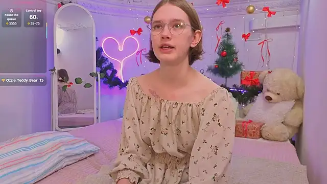 Mia Mooore online show from January 7, 2026, 1:49 pm