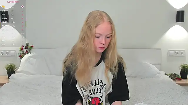 GhisllaineWestler online show from December 16, 2025, 4:17 am