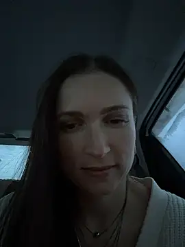 ZaraHill online show from December 22, 2025, 2:55 am