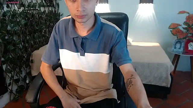 Snapshot of LucassSmith11 chatting on January 11, 2026, 12:12 pm LucassSmith11 online show from January 11, 2026, 12:12 pm