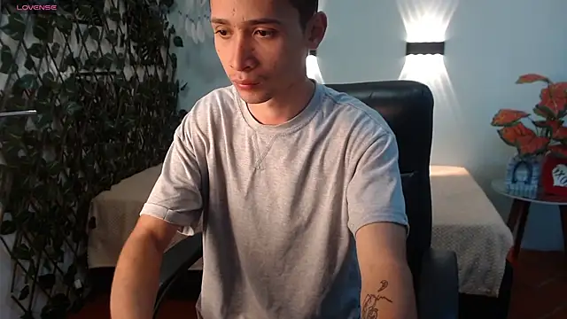 Snapshot of LucassSmith11 chatting on January 12, 2026, 12:01 pm LucassSmith11 online show from January 12, 2026, 12:01 pm