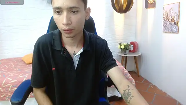 Snapshot of LucassSmith11 chatting on December 2, 2025, 1:46 pm LucassSmith11 online show from December 2, 2025, 1:46 pm