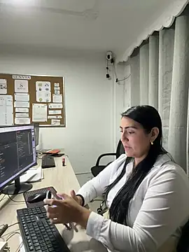 wildwhispers15 online show from January 14, 2026, 8:23 pm