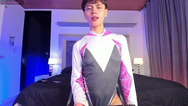 Snapshot of Brenda_Tina chatting on December 17, 2025, 8:14 pm Brenda Tina online show from December 17, 2025, 8:14 pm