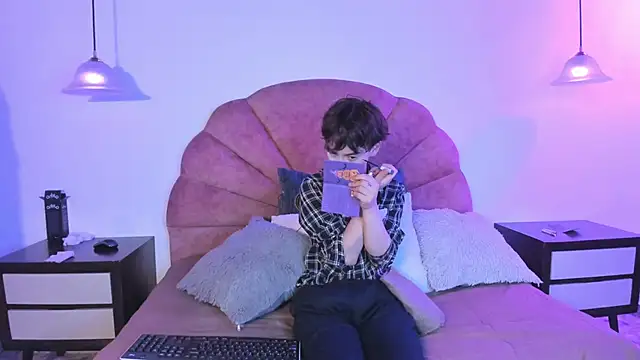 Snapshot of Brenda_Tina chatting on January 15, 2026, 8:01 pm Brenda Tina online show from January 15, 2026, 8:01 pm