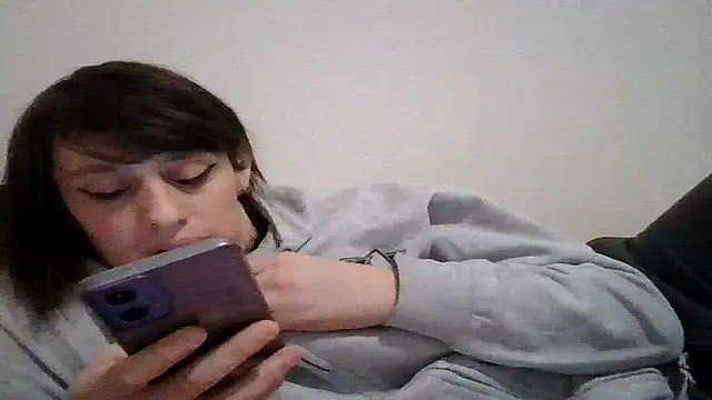 Snapshot of mala93ts chatting on December 3, 2025, 8:19 pm mala93ts online show from December 3, 2025, 8:19 pm