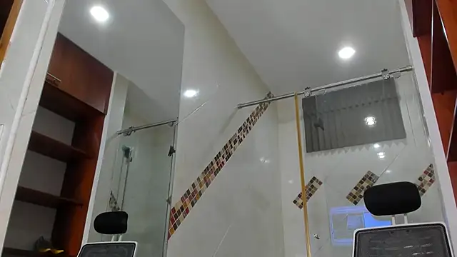 Snapshot of AnitaDuque chatting on December 20, 2025, 2:14 am AnitaDuque online show from December 20, 2025, 2:14 am