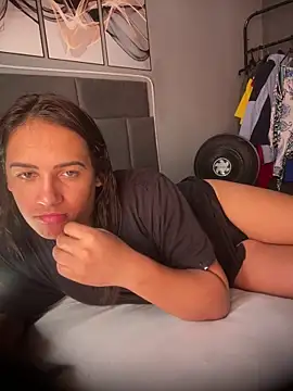 larysinha online show from April 14, 2026, 5:29 pm