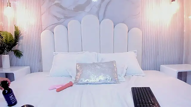 Snapshot of CHLOE_BLOWJOB chatting on January 7, 2026, 11:37 am CHLOE BLOWJOB online show from January 7, 2026, 11:37 am