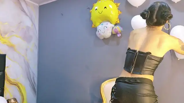 Snapshot of MilaDeRoux chatting on February 12, 2026, 4:34 am MilaDeRoux online show from February 12, 2026, 4:34 am