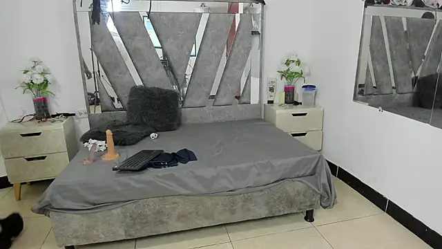 ZoeJhonsom online show from February 10, 2026, 8:08 pm