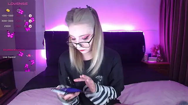 Snapshot of amyshhka chatting on December 4, 2025, 12:09 am amyshhka online show from December 4, 2025, 12:09 am