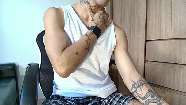 Snapshot of liorvante chatting on June 10, 2026, 5:58 pm liorvante online show from June 10, 2026, 5:58 pm
