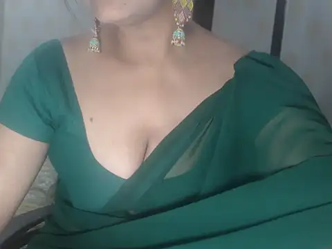 Hotronita123 online show from June 3, 2026, 5:28 pm