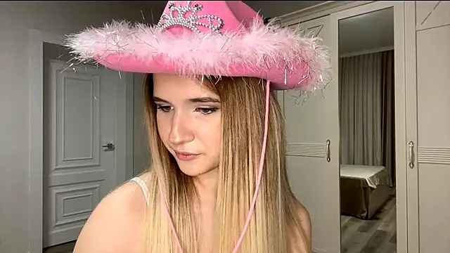 VikkiWittel online show from December 5, 2025, 5:55 pm