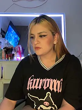 kira velour online show from December 16, 2025, 12:26 am