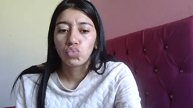 Snapshot of TaylorLove- chatting on December 16, 2025, 1:04 pm TaylorLove- online show from December 16, 2025, 1:04 pm