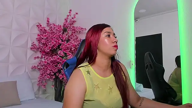 Snapshot of lia_violetta chatting on December 18, 2025, 7:29 pm lia violetta online show from December 18, 2025, 7:29 pm