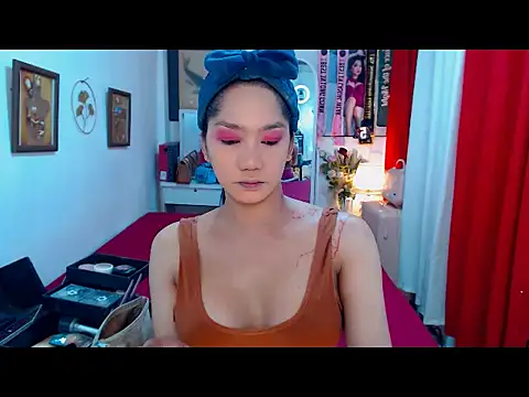 Snapshot of UrScreenGoddess chatting on December 18, 2025, 8:56 pm UrScreenGoddess online show from December 18, 2025, 8:56 pm