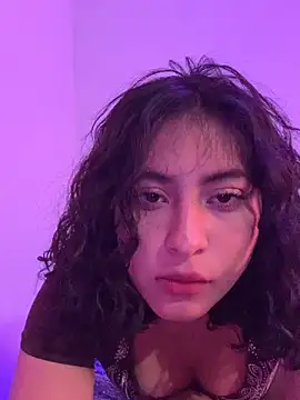 Snapshot of Arely-L1 chatting on February 2, 2026, 5:45 pm Arely-L1 online show from February 2, 2026, 5:45 pm