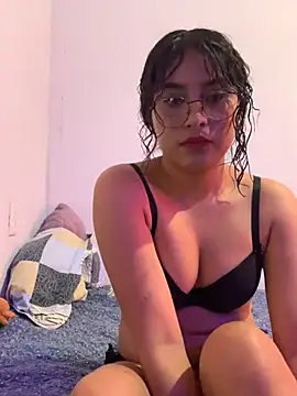 Snapshot of Arely-L1 chatting on February 7, 2026, 6:49 pm Arely-L1 online show from February 7, 2026, 6:49 pm