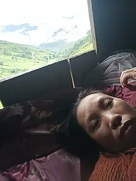 Snapshot of Evelyn-n chatting on July 16, 2026, 5:48 am Evelyn-n online show from July 16, 2026, 5:48 am