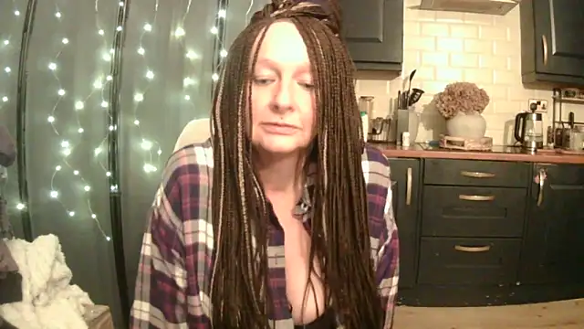 pixxiexo online show from December 22, 2025, 5:29 am