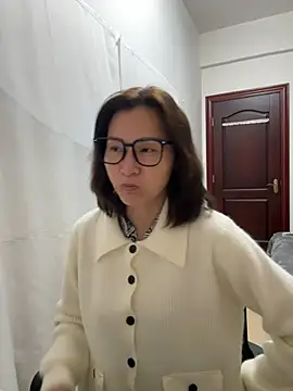 Snapshot of A-ZJunn chatting on March 9, 2026, 1:03 pm A-ZJunn online show from March 9, 2026, 1:03 pm