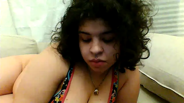 Snapshot of shaskittles_ chatting on December 1, 2025, 4:57 am shaskittles online show from December 1, 2025, 4:57 am