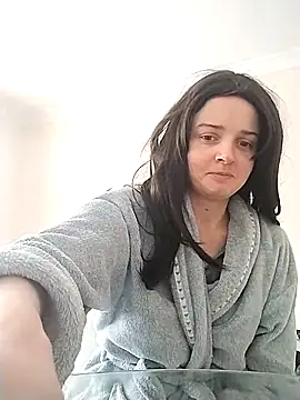 Amy01112 online show from April 16, 2026, 12:06 pm