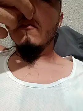 Snapshot of Lalin2323 chatting on February 10, 2026, 12:42 am Lalin2323 online show from February 10, 2026, 12:42 am