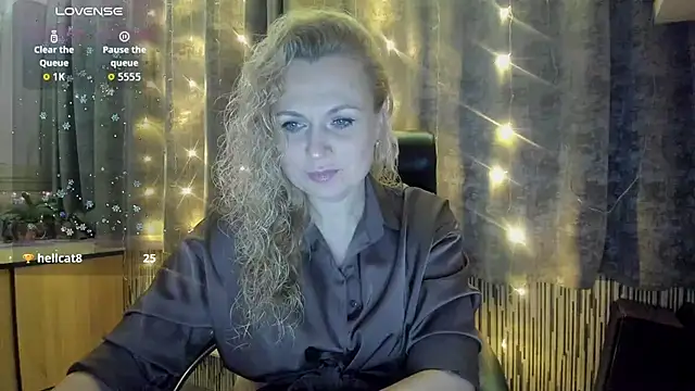 Snapshot of LanaLight_x chatting on January 11, 2026, 4:58 pm LanaLight x online show from January 11, 2026, 4:58 pm