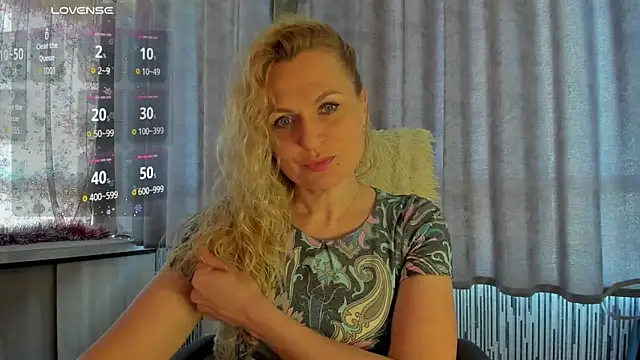Snapshot of LanaLight_x chatting on June 7, 2026, 1:16 pm LanaLight x online show from June 7, 2026, 1:16 pm