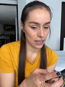 Snapshot of saraarchbould chatting on December 19, 2025, 1:57 pm saraarchbould online show from December 19, 2025, 1:57 pm