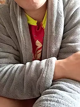 gatitachula93 online show from April 8, 2026, 11:33 am