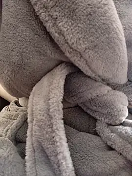 gatitachula93 online show from April 16, 2026, 1:56 pm