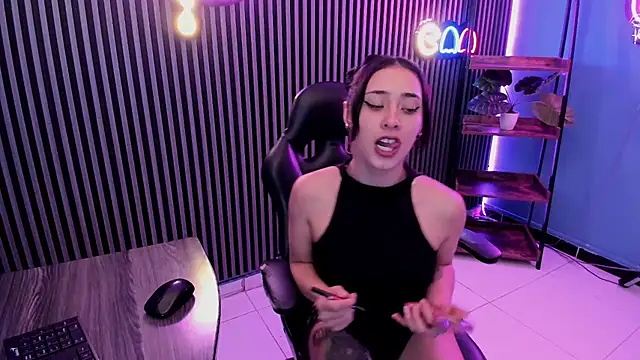 Snapshot of Ariana_collinss chatting on December 21, 2025, 12:18 pm Ariana collinss online show from December 21, 2025, 12:18 pm