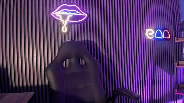 Ariana collinss online show from May 25, 2026, 12:26 pm
