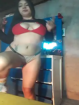 Estefanny Lolyy online show from May 18, 2026, 3:28 am