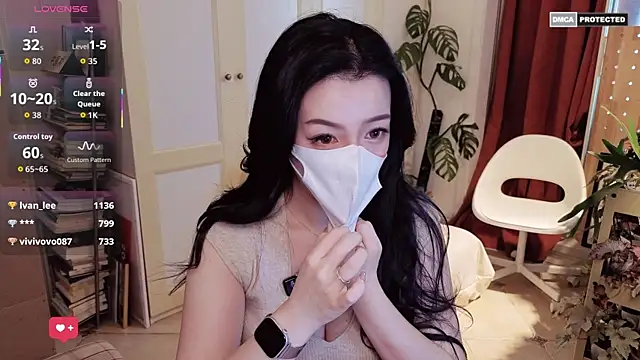 nayomi 34f online show from April 4, 2026, 6:42 am