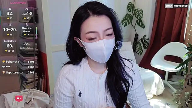 nayomi 34f online show from April 7, 2026, 3:08 am