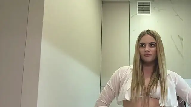 ShirlStyer online show from December 16, 2025, 1:04 pm