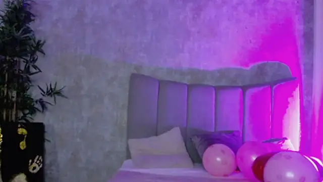 LucyRayy online show from February 18, 2026, 7:54 pm