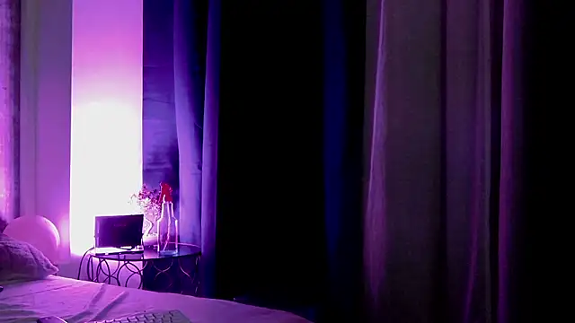 LucyRayy online show from February 28, 2026, 7:46 pm