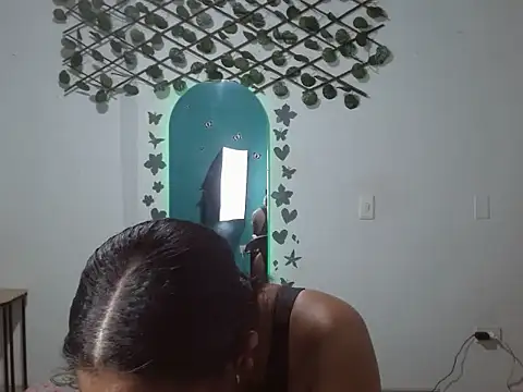 Snapshot of Andreaebony chatting on December 17, 2025, 12:54 pm Andreaebony online show from December 17, 2025, 12:54 pm