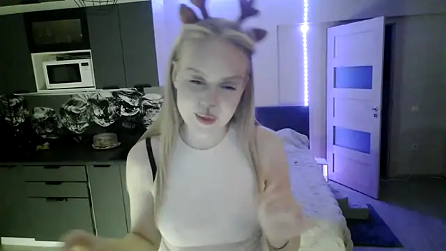 Snapshot of LunaPeony chatting on February 22, 2026, 2:19 pm LunaPeony online show from February 22, 2026, 2:19 pm