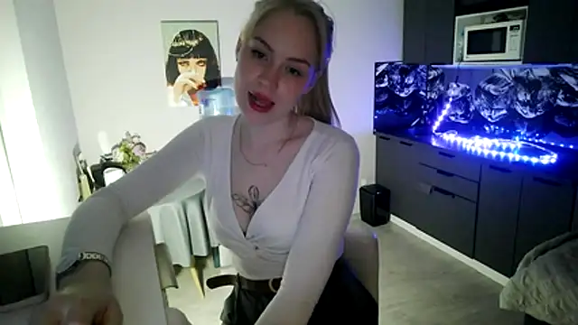 Snapshot of LunaPeony chatting on February 9, 2026, 3:32 pm LunaPeony online show from February 9, 2026, 3:32 pm